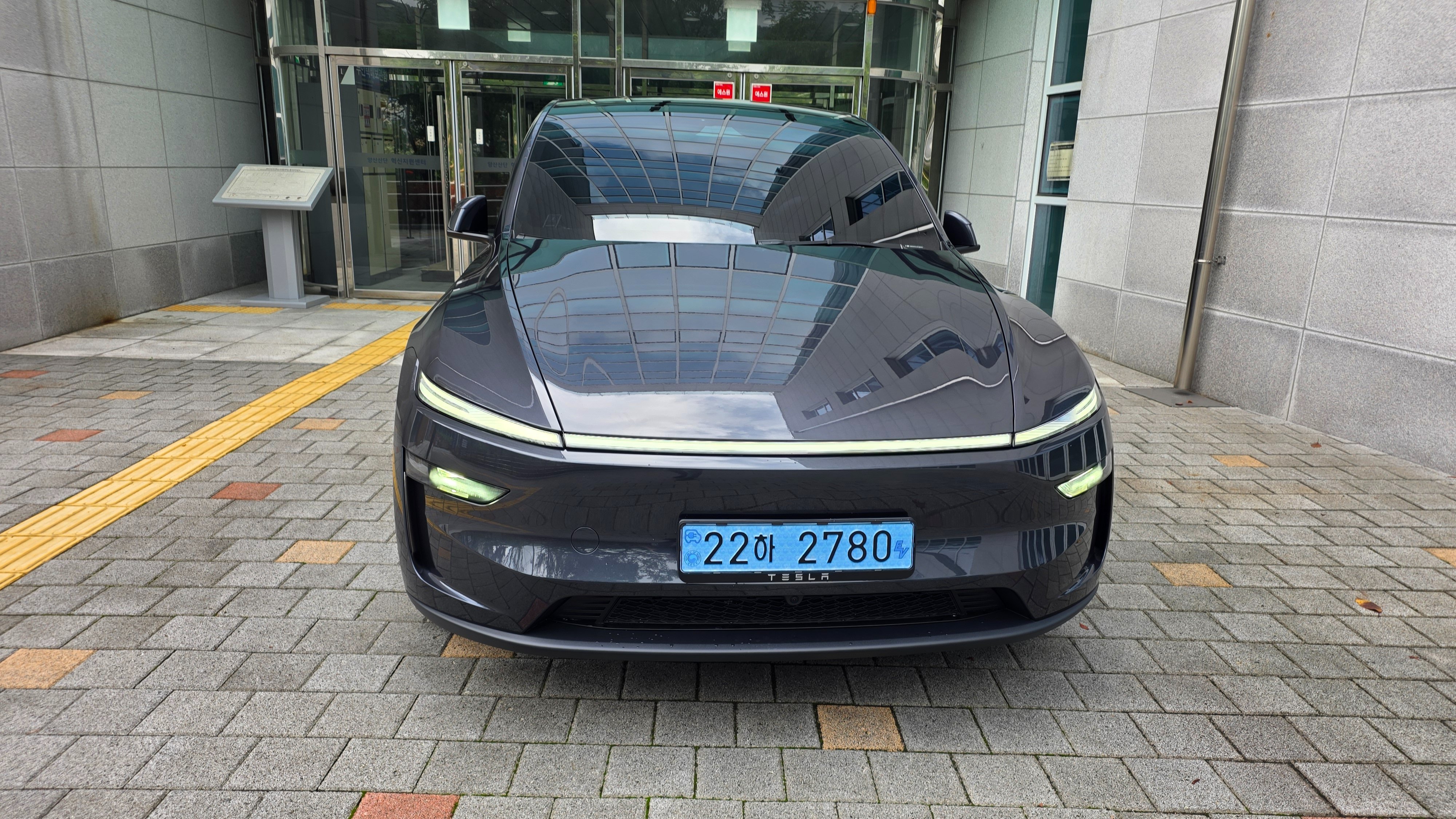테슬라 Model Y 출고후기 사진