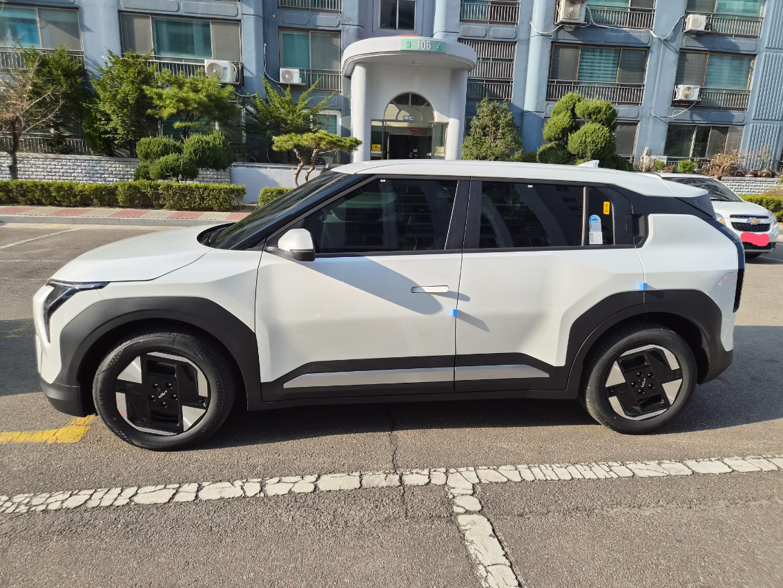기아 EV3 출고후기 옆면 사진